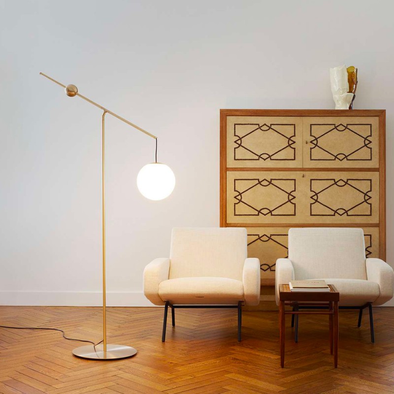 https://objectstorage.ap-seoul-1.oraclecloud.com/n/cnk6gaix2gpw/b/loqoqo-conv/o/luceplan/malamata-brass-floor-lamp/123659.jpg