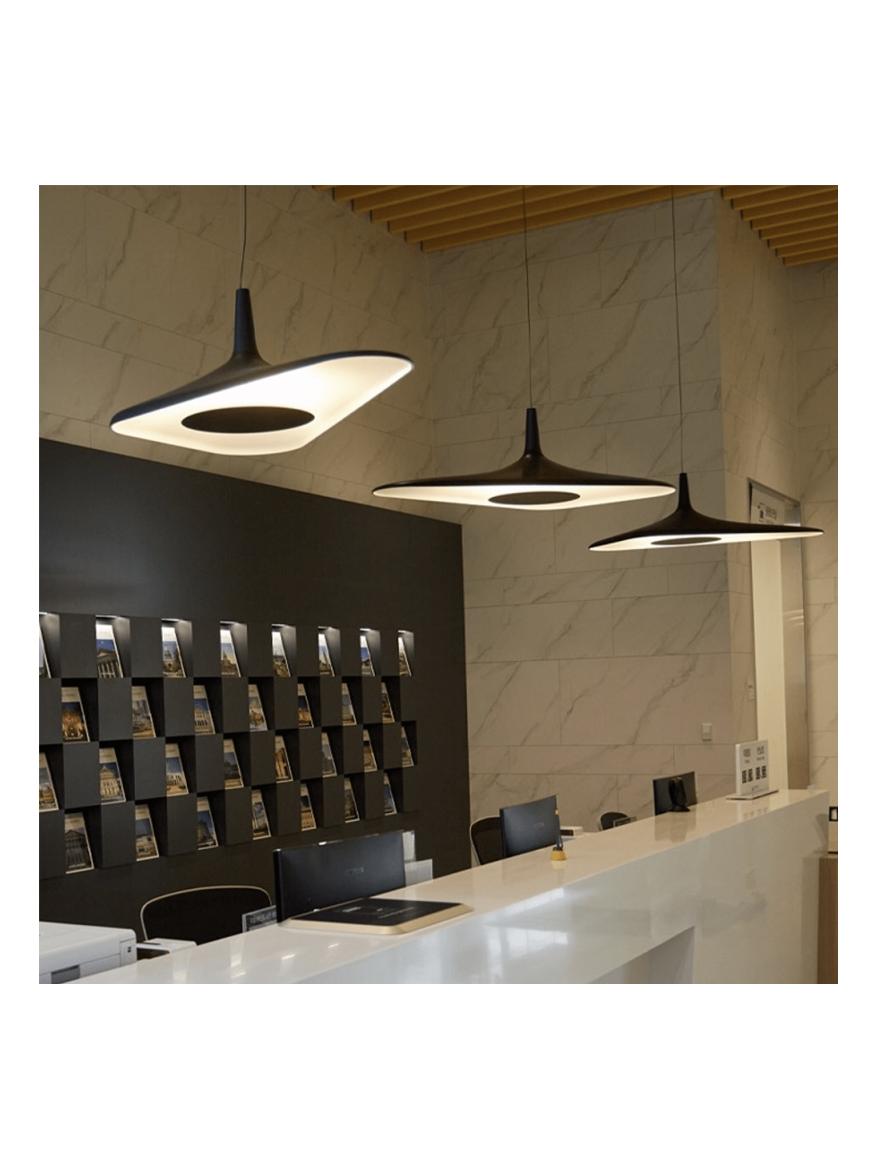 https://objectstorage.ap-seoul-1.oraclecloud.com/n/cnk6gaix2gpw/b/loqoqo-conv/o/luceplan/soleil-noir-led-suspension-lamp/151820.jpg