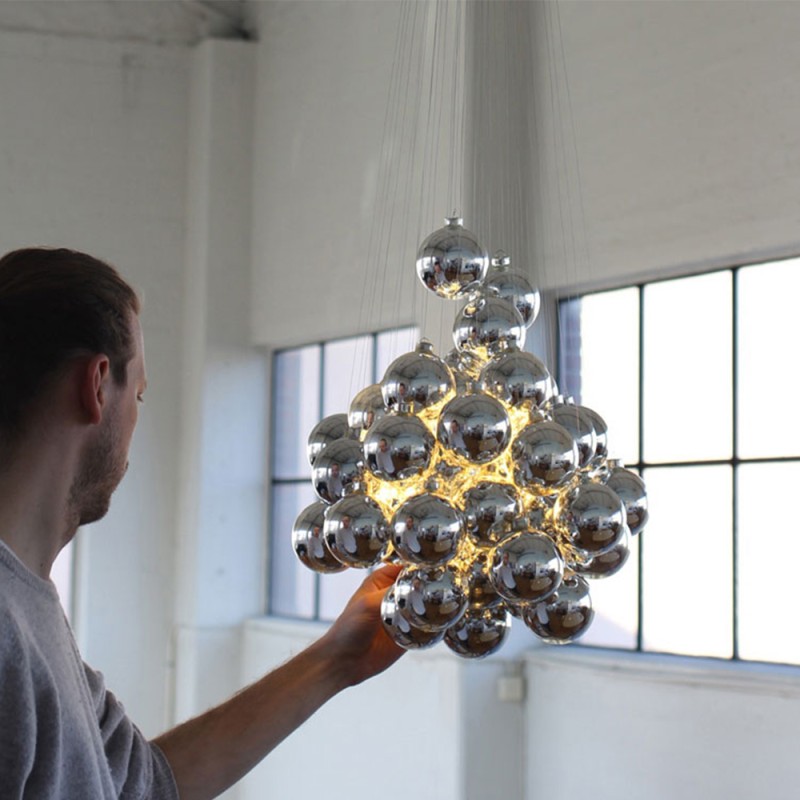https://objectstorage.ap-seoul-1.oraclecloud.com/n/cnk6gaix2gpw/b/loqoqo-conv/o/luceplan/stochastic-48-spheres-modular-suspension-lamp-white/84760.jpg