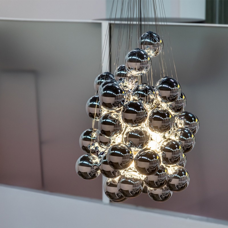 https://objectstorage.ap-seoul-1.oraclecloud.com/n/cnk6gaix2gpw/b/loqoqo-conv/o/luceplan/stochastic-48-spheres-modular-suspension-lamp-white/84765.jpg