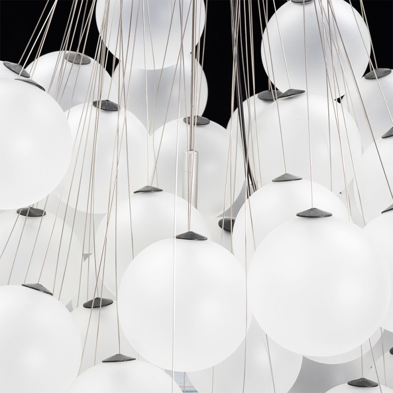 https://objectstorage.ap-seoul-1.oraclecloud.com/n/cnk6gaix2gpw/b/loqoqo-conv/o/luceplan/stochastic-72-spheres-modular-suspension-lamp-white/84793.jpg