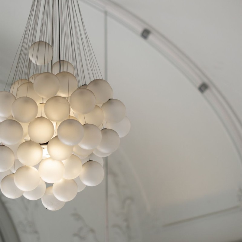 https://objectstorage.ap-seoul-1.oraclecloud.com/n/cnk6gaix2gpw/b/loqoqo-conv/o/luceplan/stochastic-72-spheres-modular-suspension-lamp-white/84794.jpg