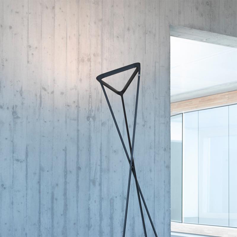 https://objectstorage.ap-seoul-1.oraclecloud.com/n/cnk6gaix2gpw/b/loqoqo-conv/o/luceplan/tango-modular-triangular-led-floor-lamp-for-indoor/75105.jpg