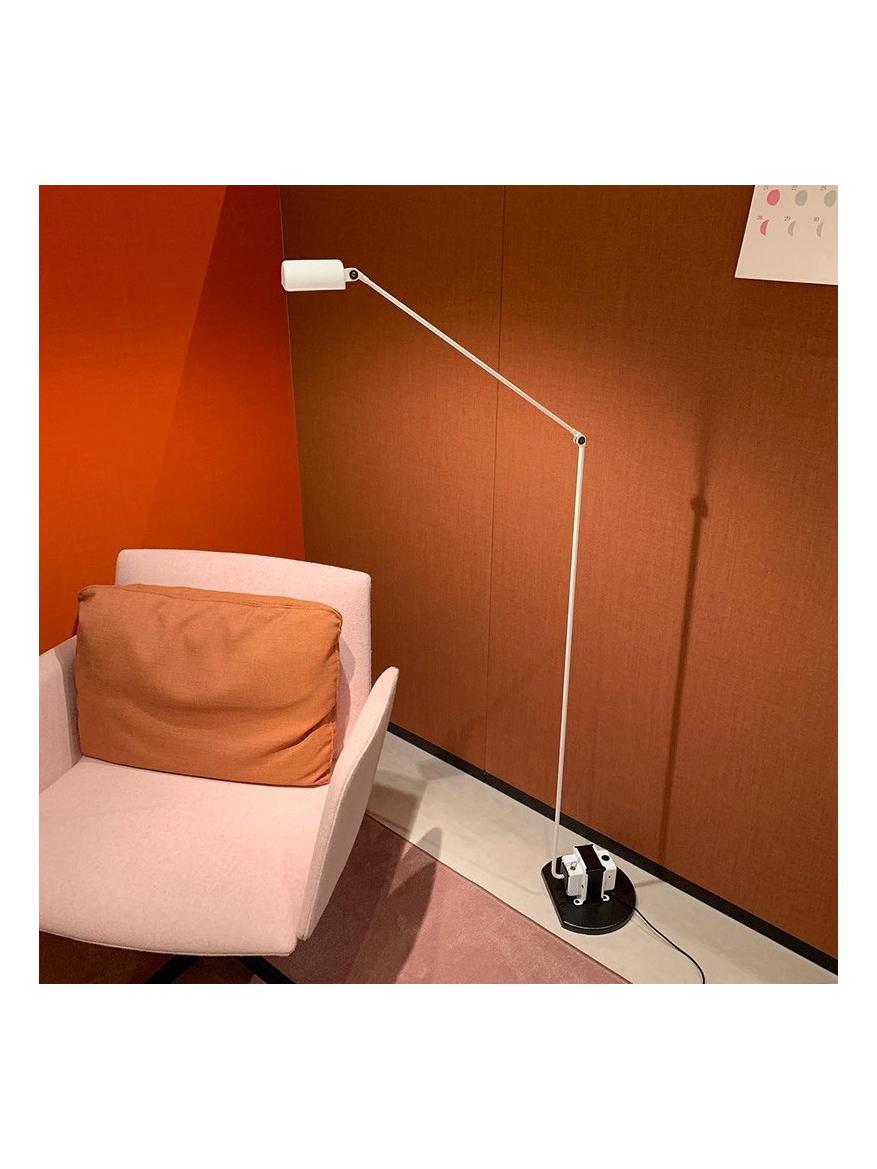 https://objectstorage.ap-seoul-1.oraclecloud.com/n/cnk6gaix2gpw/b/loqoqo-conv/o/lumina/daphine-classic-floor-lamp/167225.jpg