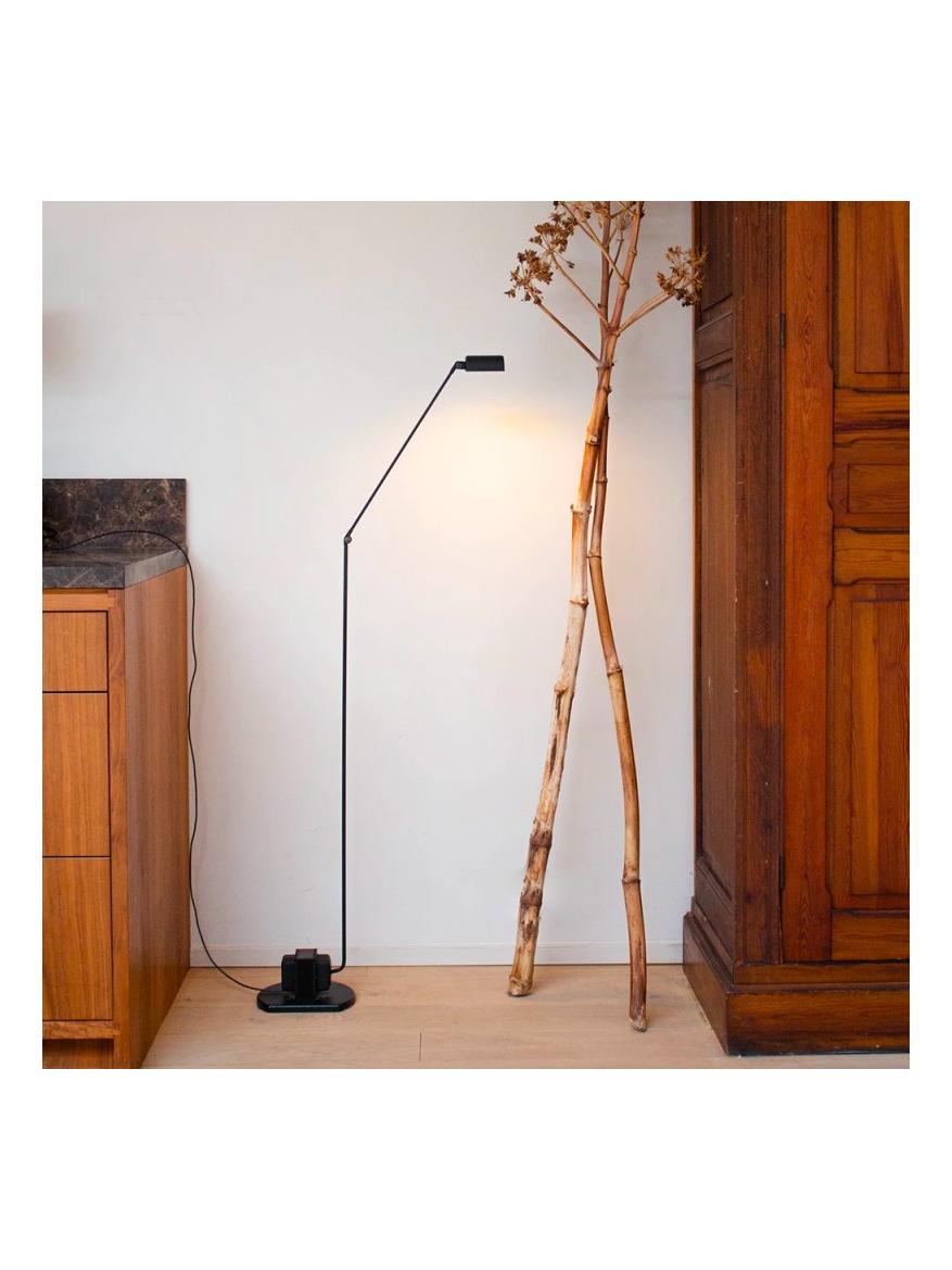 https://objectstorage.ap-seoul-1.oraclecloud.com/n/cnk6gaix2gpw/b/loqoqo-conv/o/lumina/daphine-classic-floor-lamp/167244.jpg