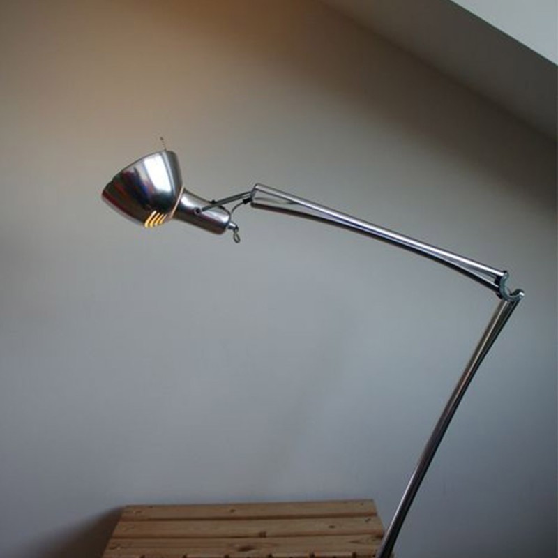 https://objectstorage.ap-seoul-1.oraclecloud.com/n/cnk6gaix2gpw/b/loqoqo-conv/o/lumina/naomi-led-floor-lamp-aluminum/57261.jpg
