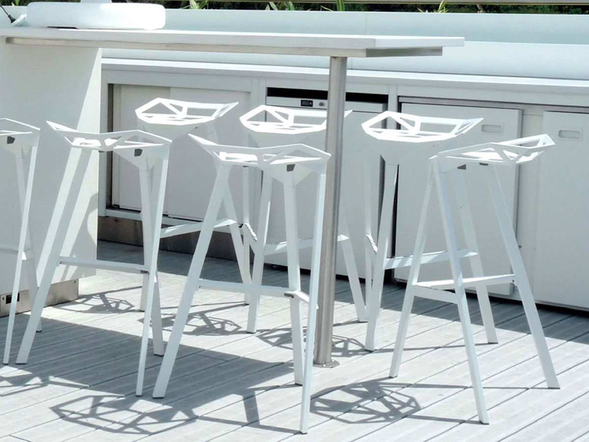 https://objectstorage.ap-seoul-1.oraclecloud.com/n/cnk6gaix2gpw/b/loqoqo-conv/o/magis/stool-one-medium/stool-one-outdoor-magis_13.jpg