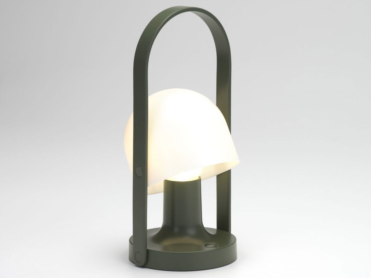 https://objectstorage.ap-seoul-1.oraclecloud.com/n/cnk6gaix2gpw/b/loqoqo-conv/o/marset/follow-me-table-lamp-portable/follome-verde_1.jpg