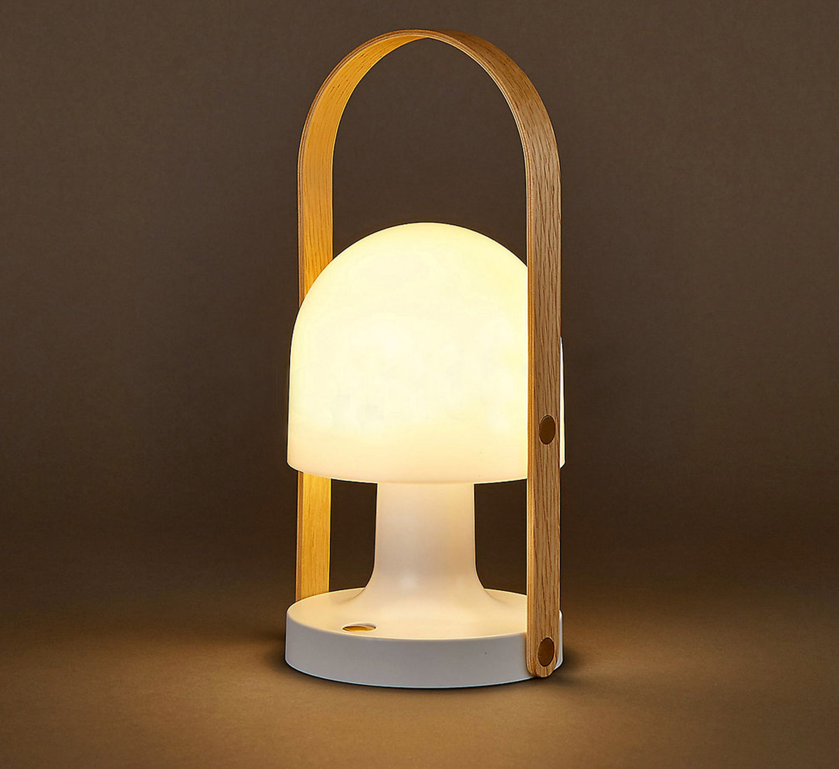 https://objectstorage.ap-seoul-1.oraclecloud.com/n/cnk6gaix2gpw/b/loqoqo-conv/o/marset/follow-me-table-lamp-portable/followme-lamp-marset-inma-berm_dez-contest.jpg