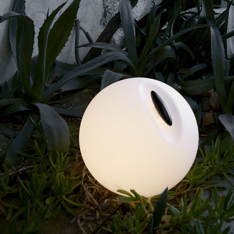 https://objectstorage.ap-seoul-1.oraclecloud.com/n/cnk6gaix2gpw/b/loqoqo-conv/o/martinelli-luce/bowl-sphere-outdoor-floor-lamp/11390.jpg