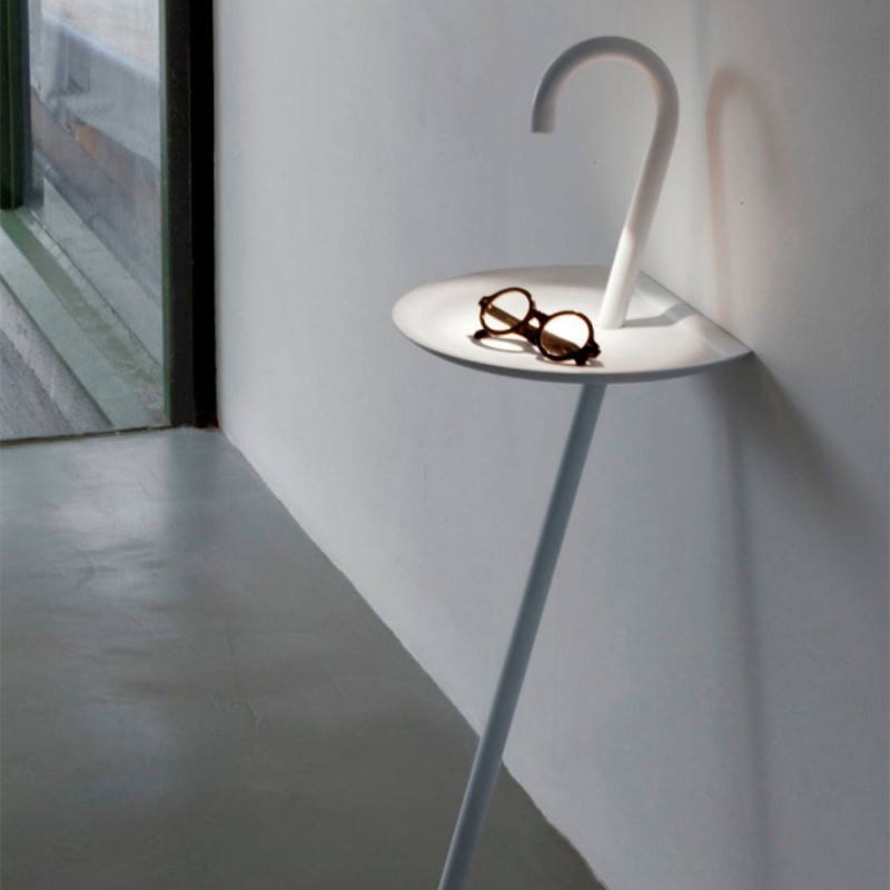 https://objectstorage.ap-seoul-1.oraclecloud.com/n/cnk6gaix2gpw/b/loqoqo-conv/o/martinelli-luce/clochard-floor-lamp/107460.jpg
