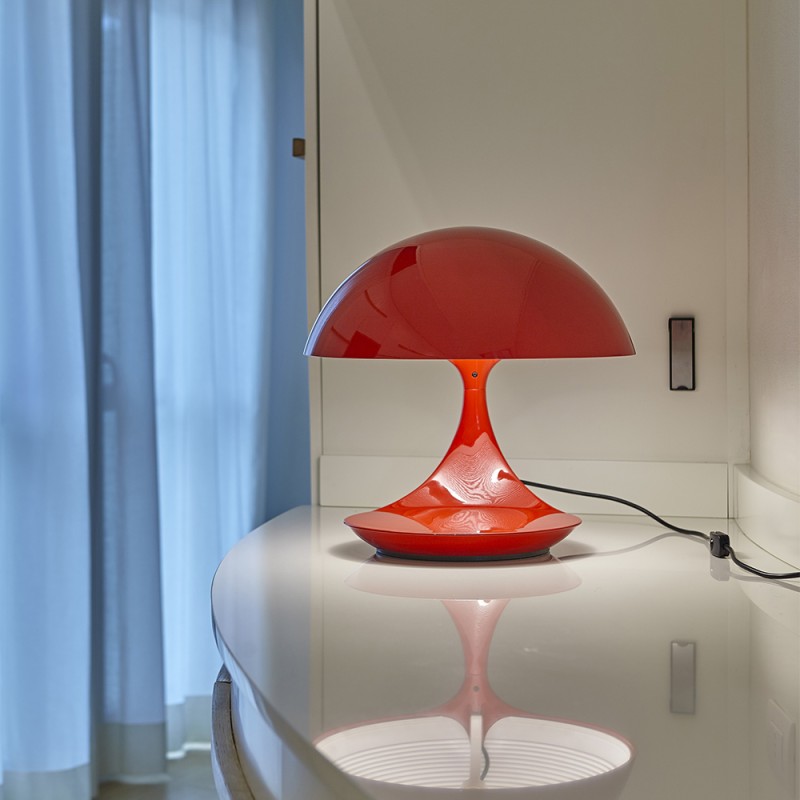 https://objectstorage.ap-seoul-1.oraclecloud.com/n/cnk6gaix2gpw/b/loqoqo-conv/o/martinelli-luce/cobra-red-table-lamp-50-th-anniversary/81582.jpg