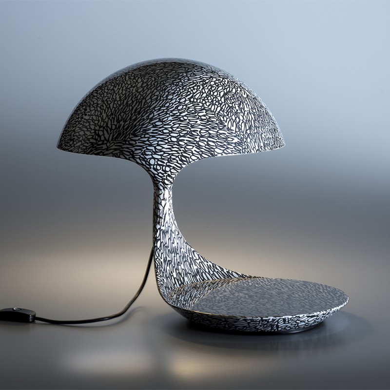 https://objectstorage.ap-seoul-1.oraclecloud.com/n/cnk6gaix2gpw/b/loqoqo-conv/o/martinelli-luce/cobra-table-lamp-texture-a-femia-and-a-simony/88621.jpg