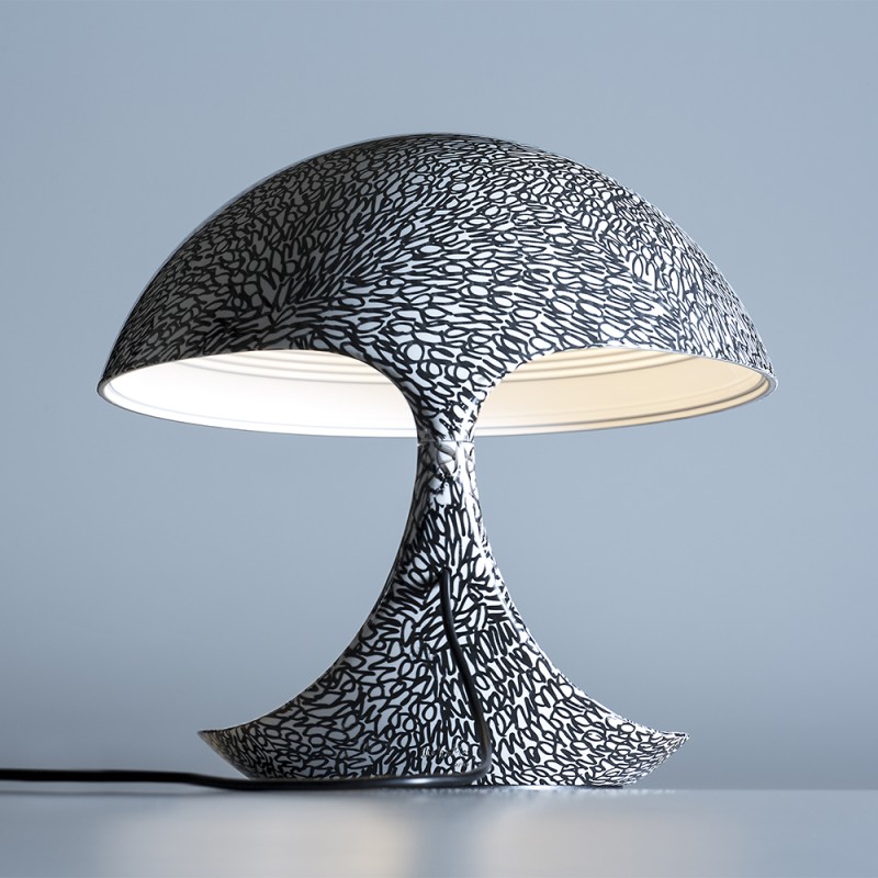 https://objectstorage.ap-seoul-1.oraclecloud.com/n/cnk6gaix2gpw/b/loqoqo-conv/o/martinelli-luce/cobra-table-lamp-texture-a-femia-and-a-simony/88625.jpg
