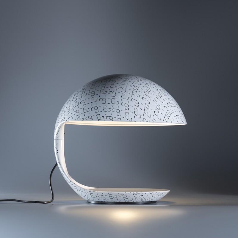 https://objectstorage.ap-seoul-1.oraclecloud.com/n/cnk6gaix2gpw/b/loqoqo-conv/o/martinelli-luce/cobra-table-lamp-texture-adolini-e-simonini/81615.jpg