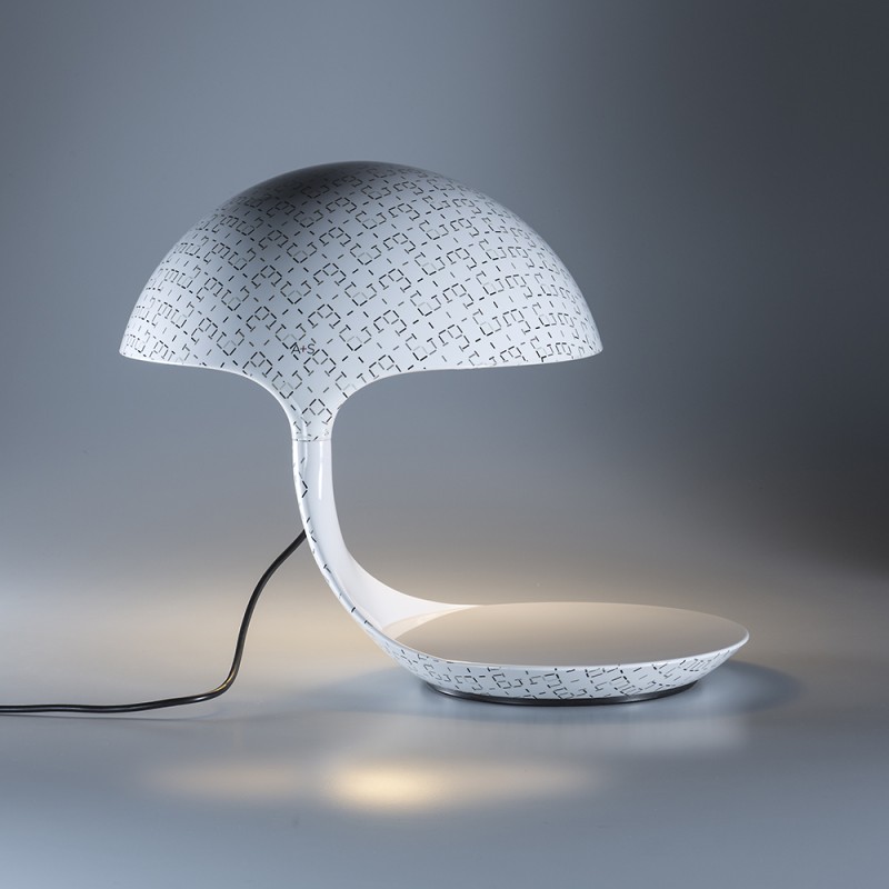 https://objectstorage.ap-seoul-1.oraclecloud.com/n/cnk6gaix2gpw/b/loqoqo-conv/o/martinelli-luce/cobra-table-lamp-texture-adolini-e-simonini/81617.jpg