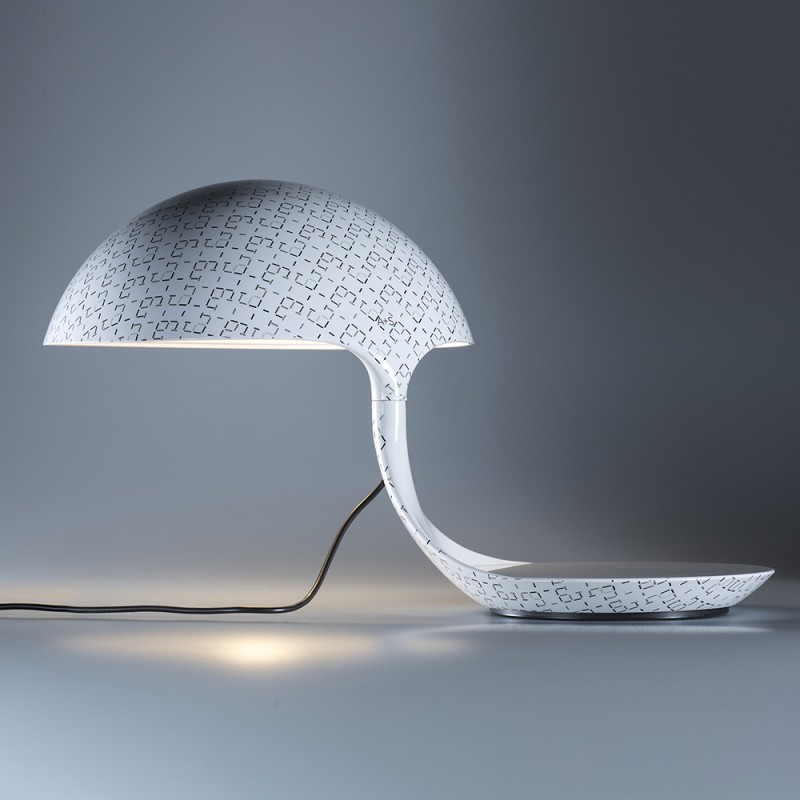 https://objectstorage.ap-seoul-1.oraclecloud.com/n/cnk6gaix2gpw/b/loqoqo-conv/o/martinelli-luce/cobra-table-lamp-texture-adolini-e-simonini/81618.jpg