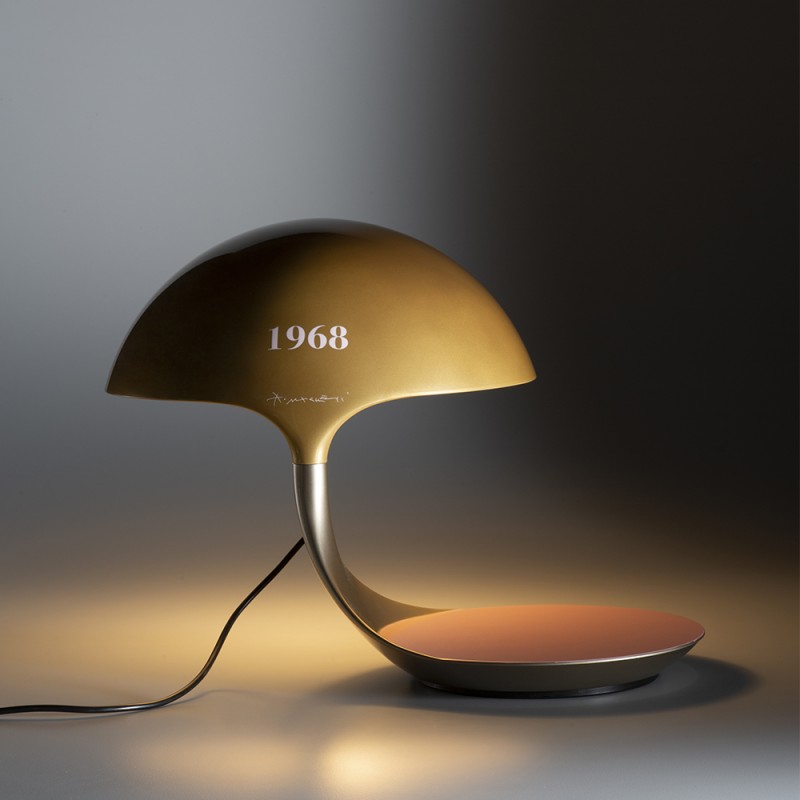 https://objectstorage.ap-seoul-1.oraclecloud.com/n/cnk6gaix2gpw/b/loqoqo-conv/o/martinelli-luce/cobra-table-lamp-texture-angelo-micheli/88701.jpg