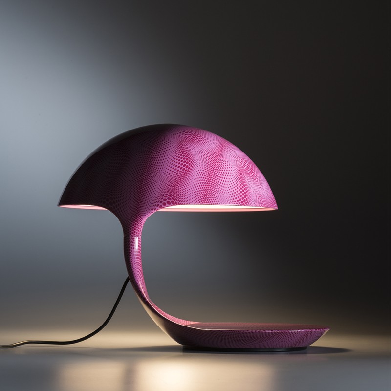 https://objectstorage.ap-seoul-1.oraclecloud.com/n/cnk6gaix2gpw/b/loqoqo-conv/o/martinelli-luce/cobra-table-lamp-texture-karim-rashid/88936.jpg