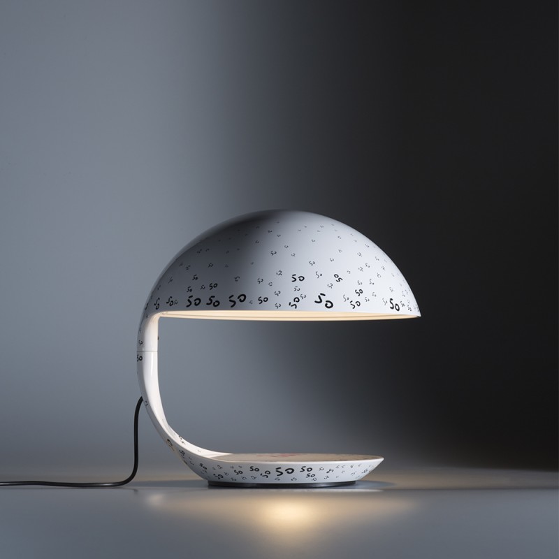 https://objectstorage.ap-seoul-1.oraclecloud.com/n/cnk6gaix2gpw/b/loqoqo-conv/o/martinelli-luce/cobra-table-lamp-texture-marc-sadler/88947.jpg