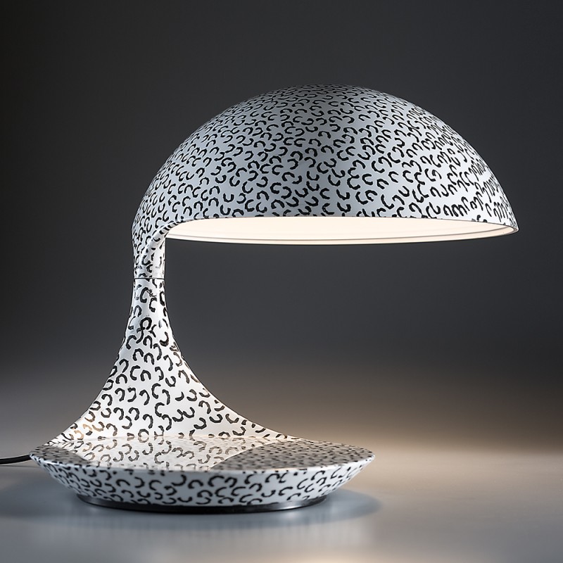https://objectstorage.ap-seoul-1.oraclecloud.com/n/cnk6gaix2gpw/b/loqoqo-conv/o/martinelli-luce/cobra-table-lamp-texture-paola-navone/88724.jpg