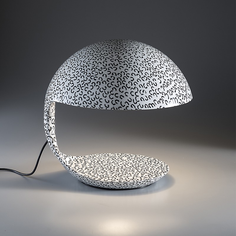 https://objectstorage.ap-seoul-1.oraclecloud.com/n/cnk6gaix2gpw/b/loqoqo-conv/o/martinelli-luce/cobra-table-lamp-texture-paola-navone/88726.jpg