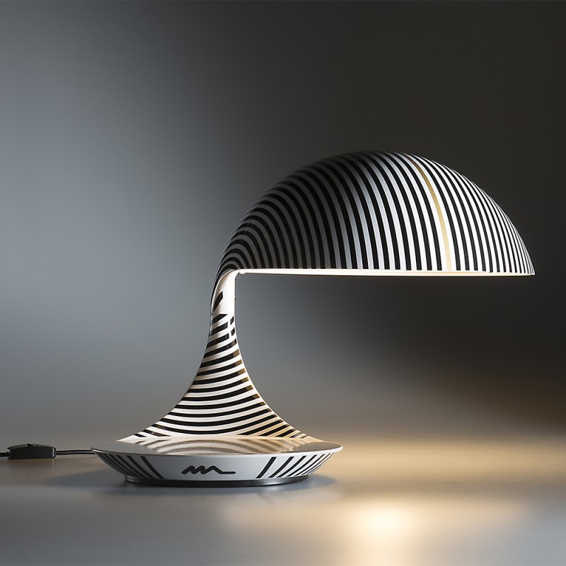 https://objectstorage.ap-seoul-1.oraclecloud.com/n/cnk6gaix2gpw/b/loqoqo-conv/o/martinelli-luce/cobra-texture-table-lamp-by-area-17/81756.jpg