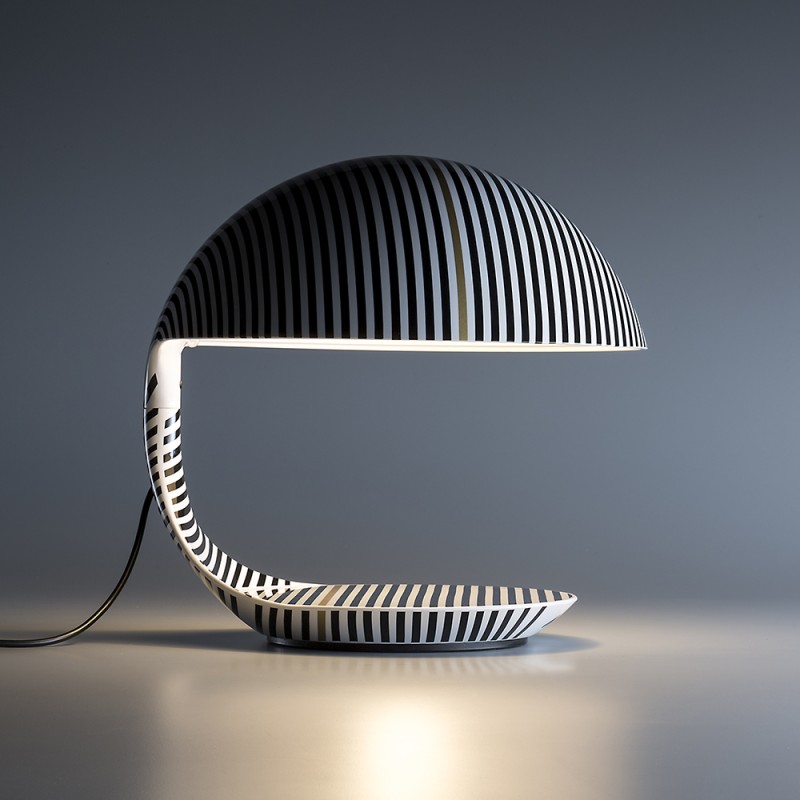 https://objectstorage.ap-seoul-1.oraclecloud.com/n/cnk6gaix2gpw/b/loqoqo-conv/o/martinelli-luce/cobra-texture-table-lamp-by-area-17/81758.jpg