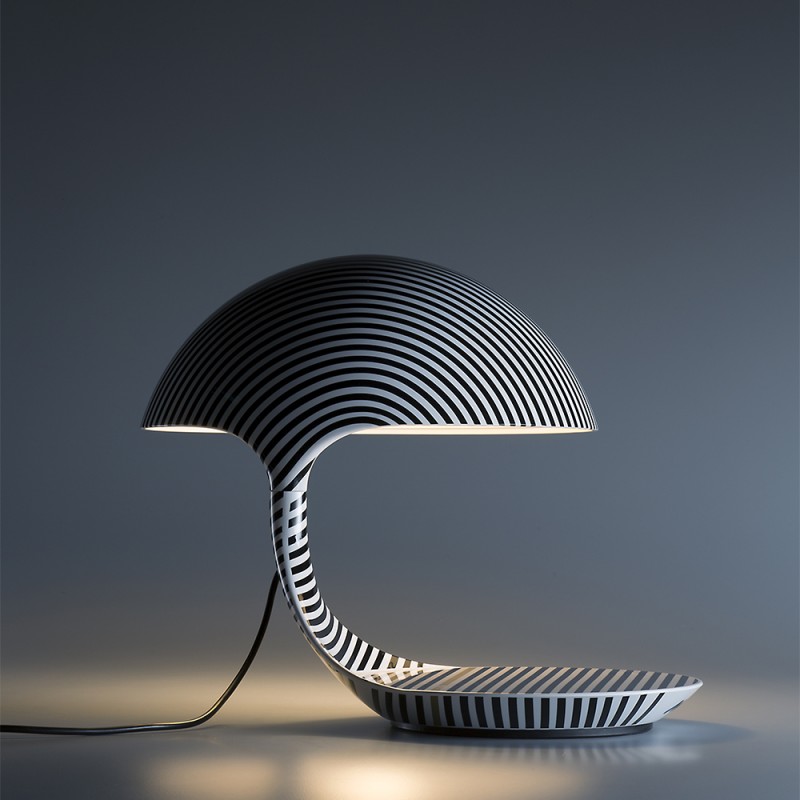 https://objectstorage.ap-seoul-1.oraclecloud.com/n/cnk6gaix2gpw/b/loqoqo-conv/o/martinelli-luce/cobra-texture-table-lamp-by-area-17/81759.jpg