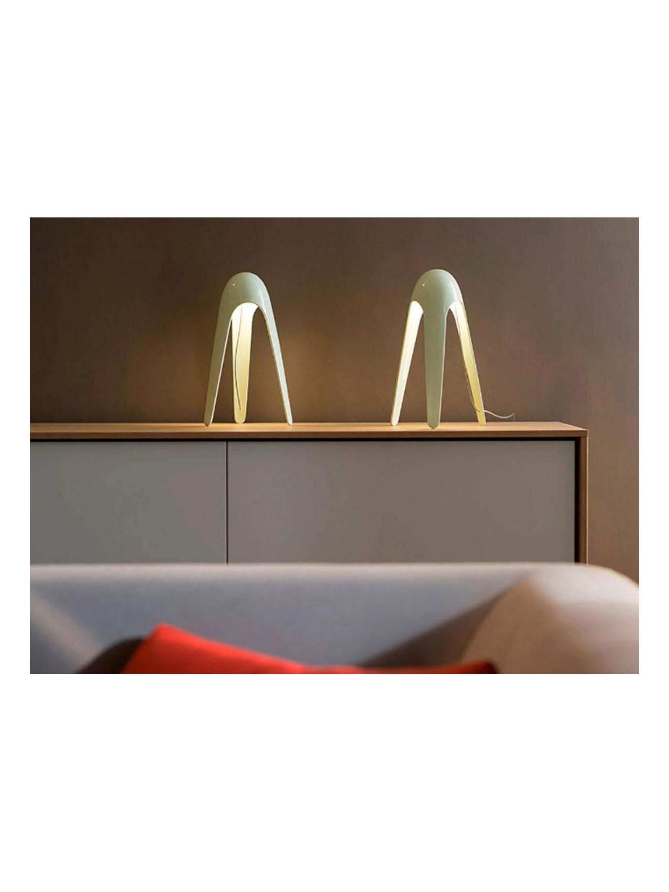 https://objectstorage.ap-seoul-1.oraclecloud.com/n/cnk6gaix2gpw/b/loqoqo-conv/o/martinelli-luce/cyborg-table-lamp/lampadacyborgtablelampmartinelli.jpg