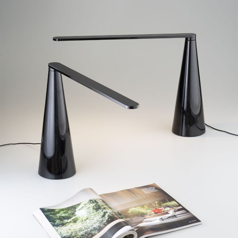 https://objectstorage.ap-seoul-1.oraclecloud.com/n/cnk6gaix2gpw/b/loqoqo-conv/o/martinelli-luce/elica-led-table-lamp/84147.jpg