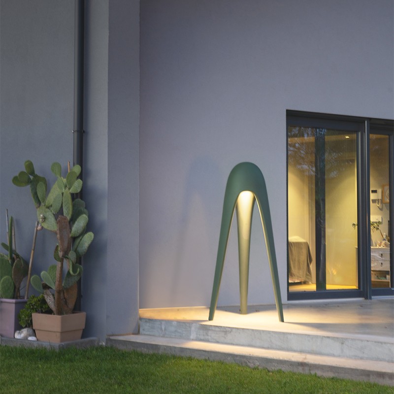 https://objectstorage.ap-seoul-1.oraclecloud.com/n/cnk6gaix2gpw/b/loqoqo-conv/o/martinelli-luce/martinelli-cyborg-big-outdoor-lamp/117439.jpg