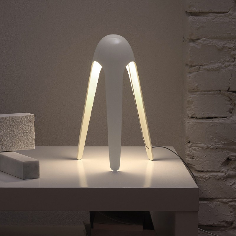 https://objectstorage.ap-seoul-1.oraclecloud.com/n/cnk6gaix2gpw/b/loqoqo-conv/o/martinelli-luce/martinelli-cyborg-led-table-lamp-touch-sensor/28982.jpg