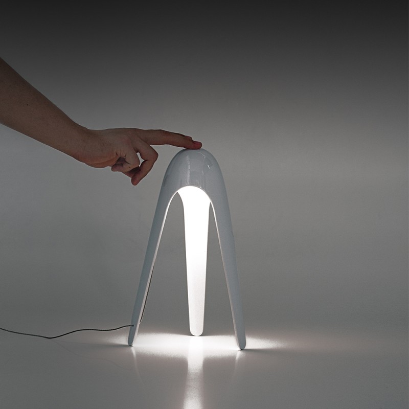 https://objectstorage.ap-seoul-1.oraclecloud.com/n/cnk6gaix2gpw/b/loqoqo-conv/o/martinelli-luce/martinelli-cyborg-led-table-lamp-touch-sensor/70852.jpg