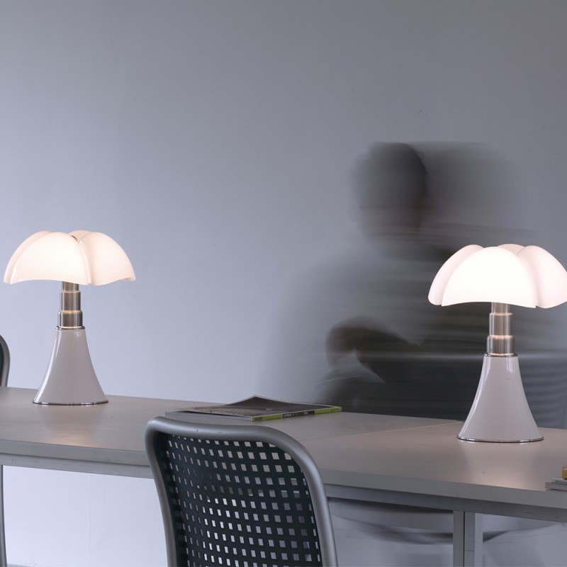 https://objectstorage.ap-seoul-1.oraclecloud.com/n/cnk6gaix2gpw/b/loqoqo-conv/o/martinelli-luce/minipipistrello-cordless-battery-lamp/78208.jpg