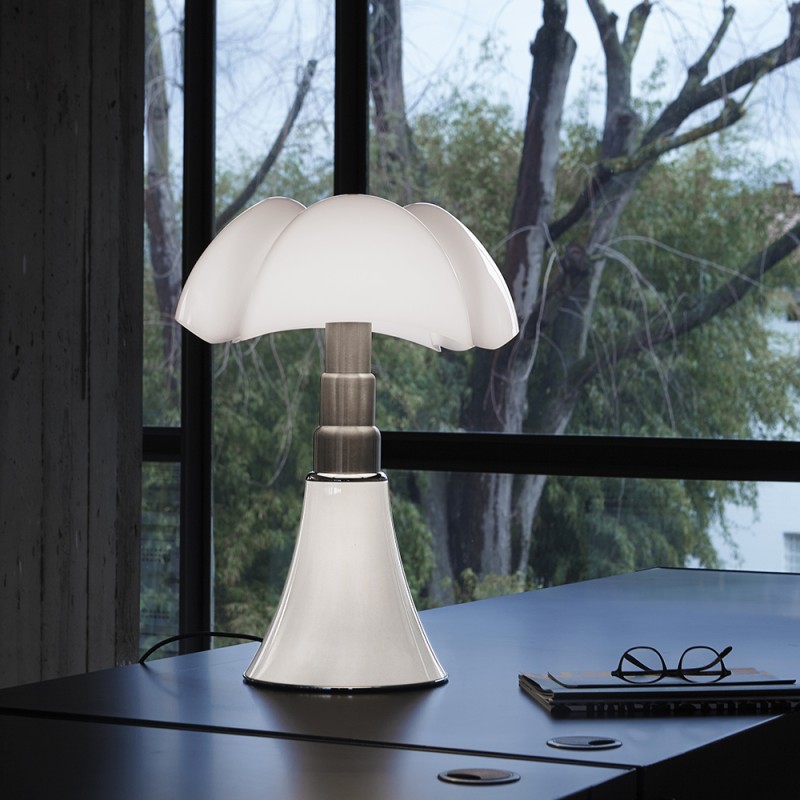 https://objectstorage.ap-seoul-1.oraclecloud.com/n/cnk6gaix2gpw/b/loqoqo-conv/o/martinelli-luce/pipistrello-led-table-lamp/78095.jpg