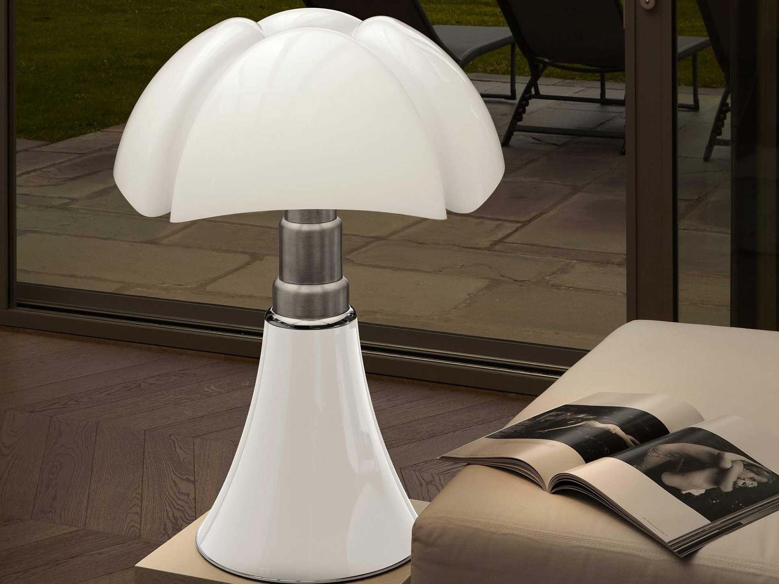 https://objectstorage.ap-seoul-1.oraclecloud.com/n/cnk6gaix2gpw/b/loqoqo-conv/o/martinelli-luce/pipistrello-medium-table-lamp/pipistrello_table_1_1.jpg
