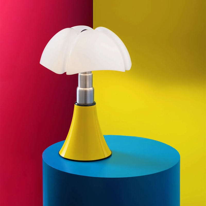 https://objectstorage.ap-seoul-1.oraclecloud.com/n/cnk6gaix2gpw/b/loqoqo-conv/o/martinelli-luce/pipistrello-pop-table-lamp/126976.jpg