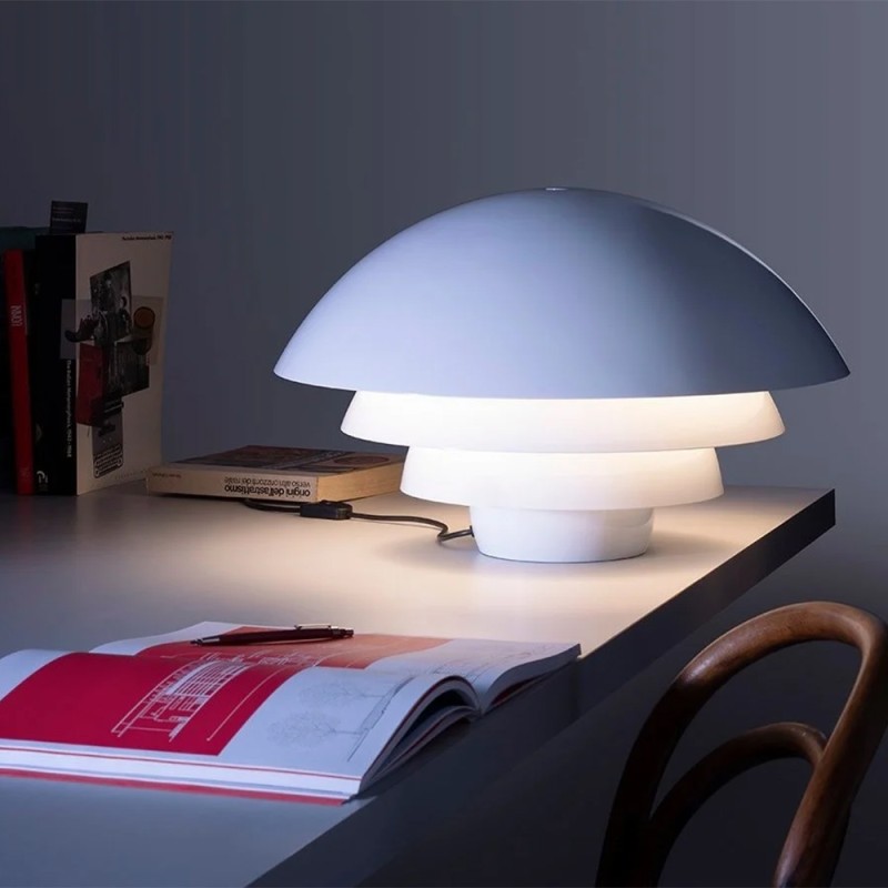https://objectstorage.ap-seoul-1.oraclecloud.com/n/cnk6gaix2gpw/b/loqoqo-conv/o/martinelli-luce/visiere-signed-edition-table-lamp/87836.jpg