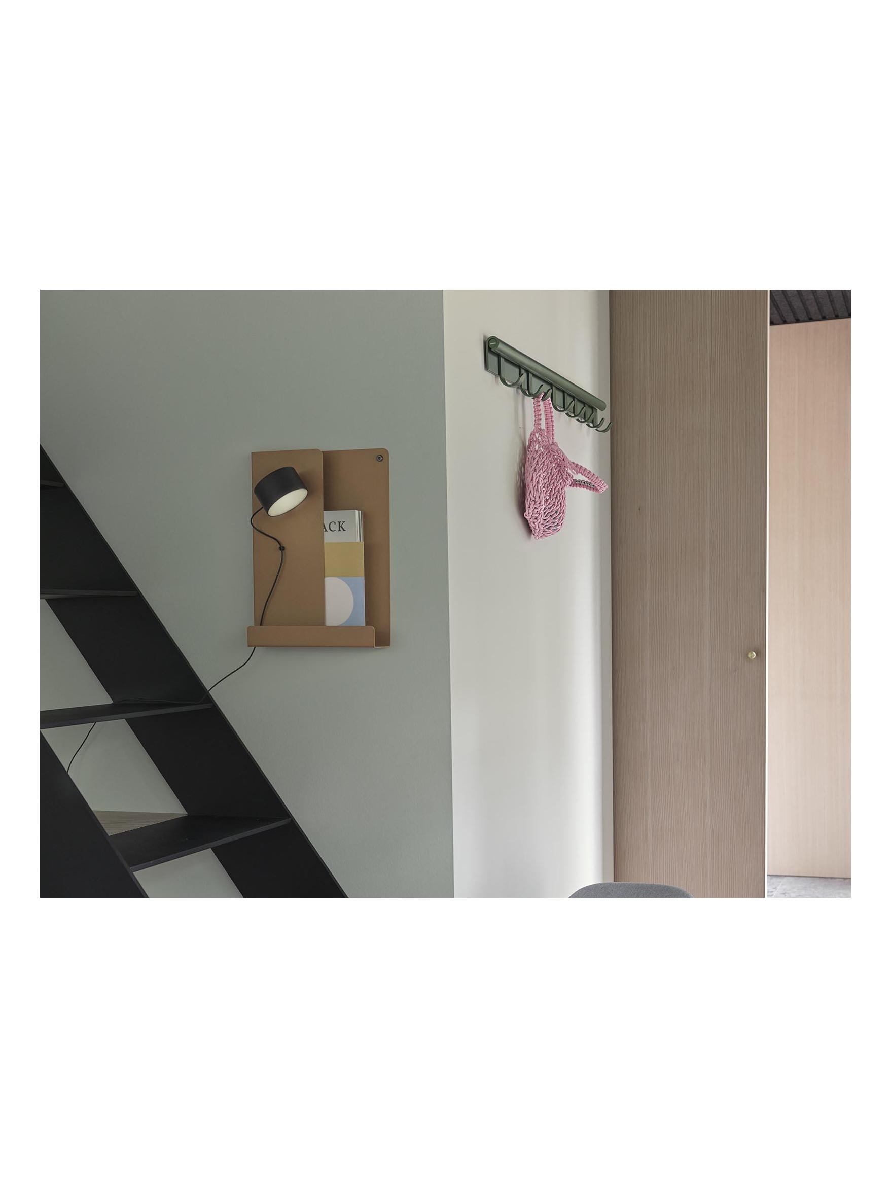 https://objectstorage.ap-seoul-1.oraclecloud.com/n/cnk6gaix2gpw/b/loqoqo-conv/o/muuto/coil-coat-rack/coil_coat_rack_muuto_2_.jpg