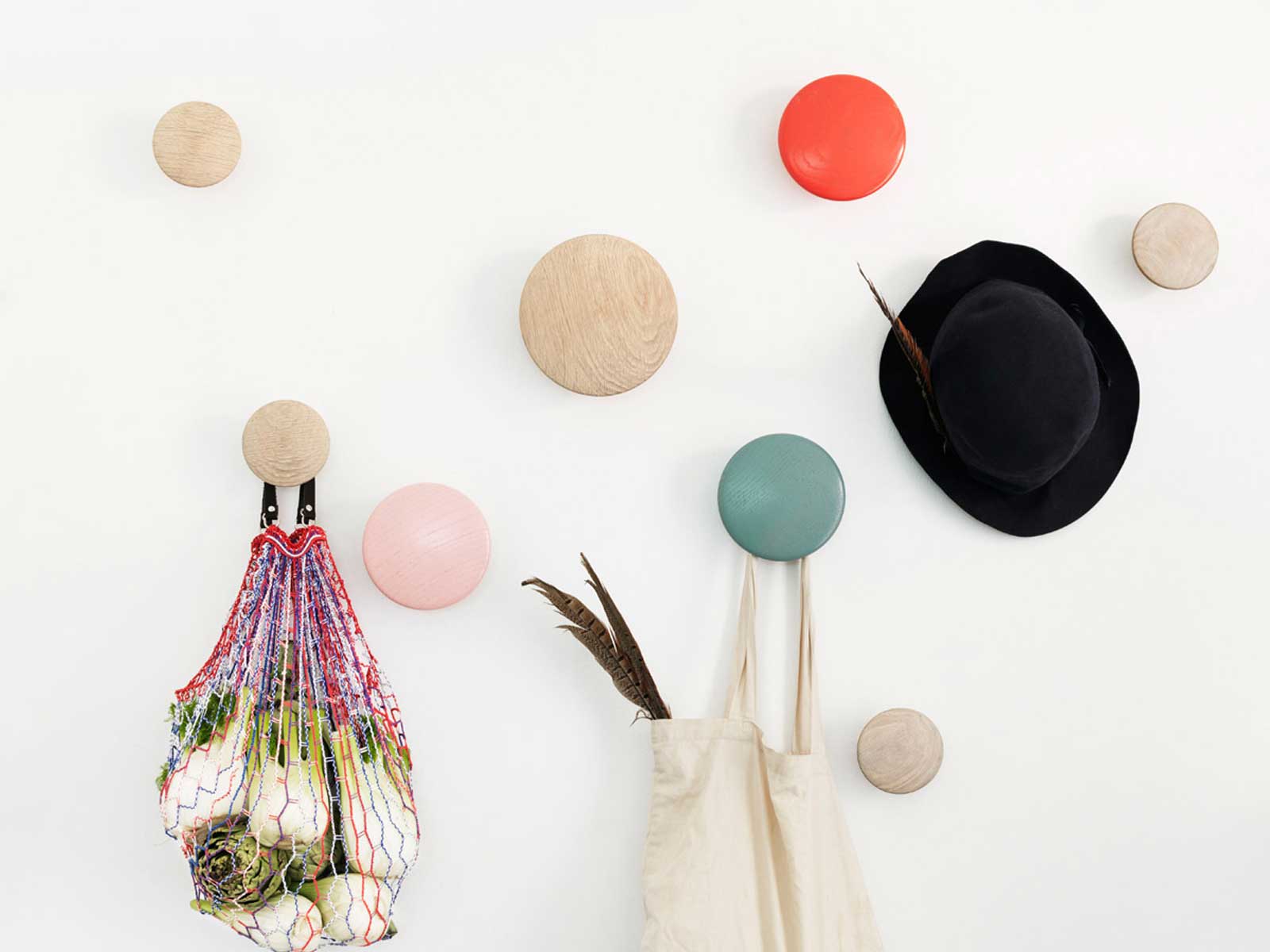 https://objectstorage.ap-seoul-1.oraclecloud.com/n/cnk6gaix2gpw/b/loqoqo-conv/o/muuto/the-dots-ceramic-coat-hook-m/muuto-the-dots-mu_4.jpg