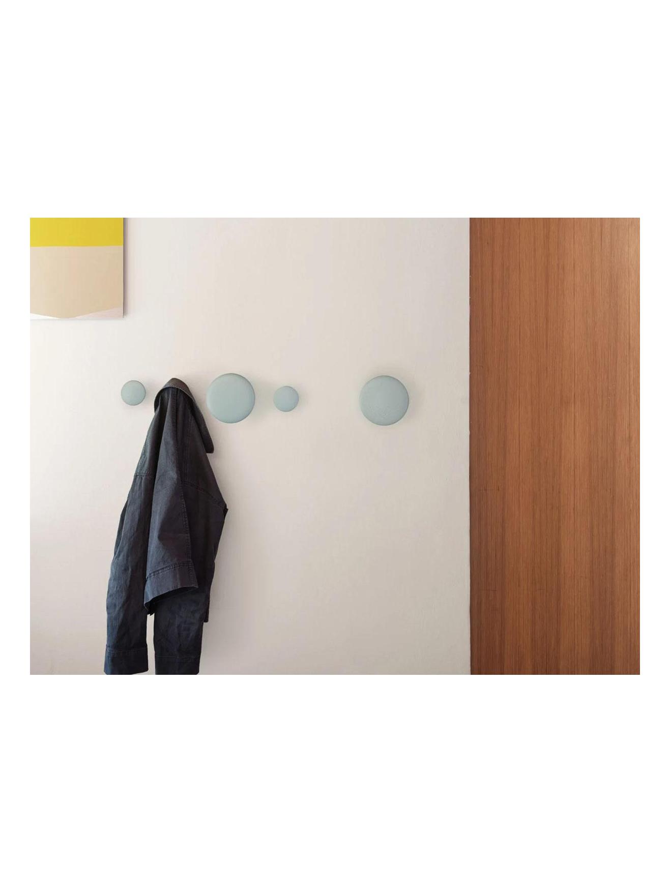 https://objectstorage.ap-seoul-1.oraclecloud.com/n/cnk6gaix2gpw/b/loqoqo-conv/o/muuto/the-dots-wood-coat-hanger-xs/the_dots_wood_muuto0009Livello_12.jpg