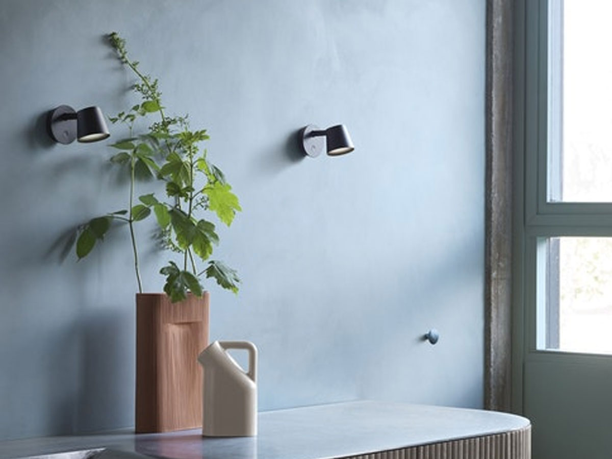 https://objectstorage.ap-seoul-1.oraclecloud.com/n/cnk6gaix2gpw/b/loqoqo-conv/o/muuto/tip-wall-lamp/tip-black-wall.jpg