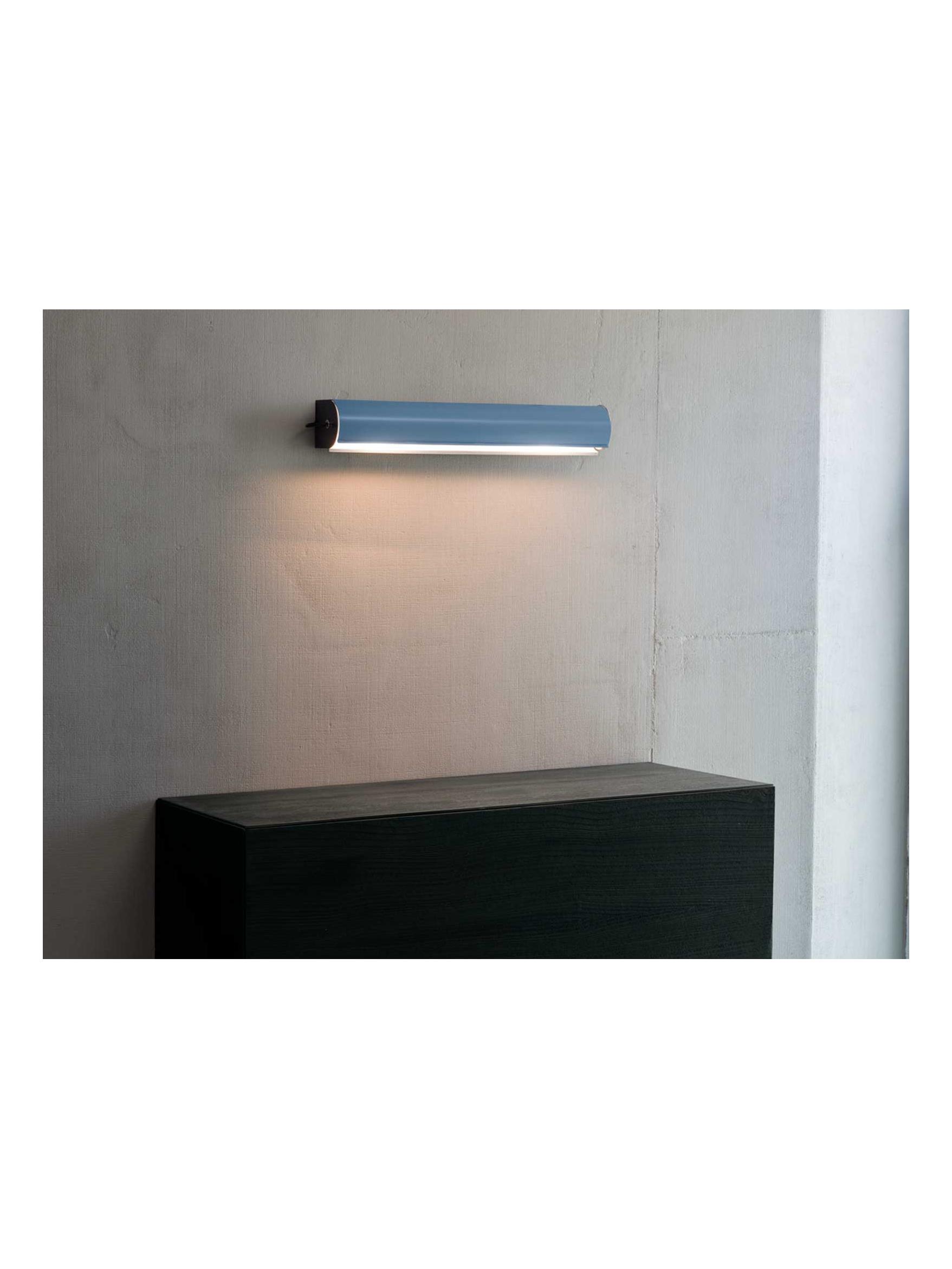 https://objectstorage.ap-seoul-1.oraclecloud.com/n/cnk6gaix2gpw/b/loqoqo-conv/o/nemo/applique-cylindrique-longue-wall-lamp/applique-cylindrique-lounge-ambient-2.jpg