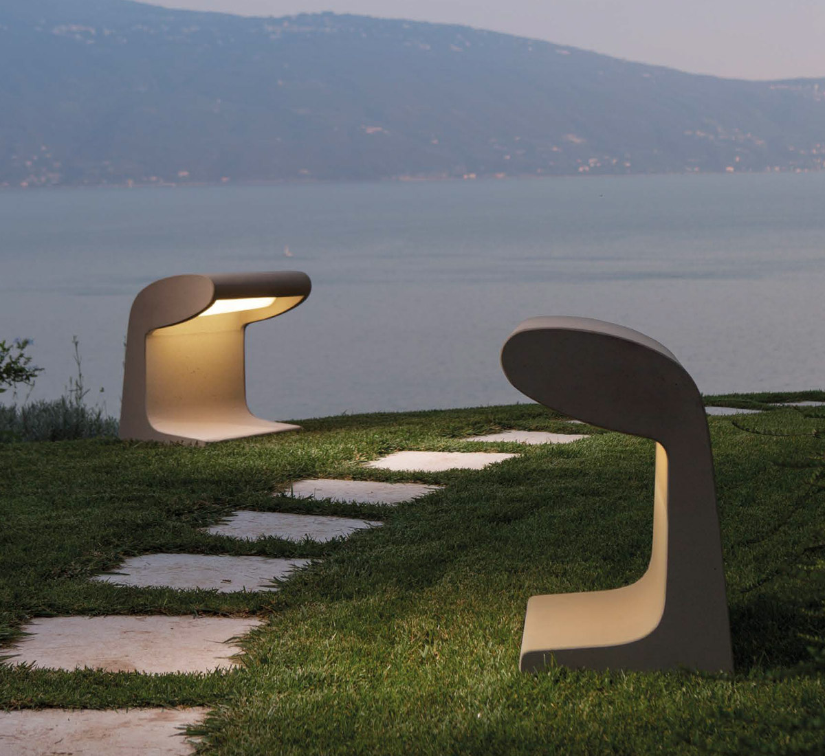https://objectstorage.ap-seoul-1.oraclecloud.com/n/cnk6gaix2gpw/b/loqoqo-conv/o/nemo/borne-beton-grand-outdoor-floor-lamp/borne-b_ton-grand-outdoor-led-contest-2.jpg