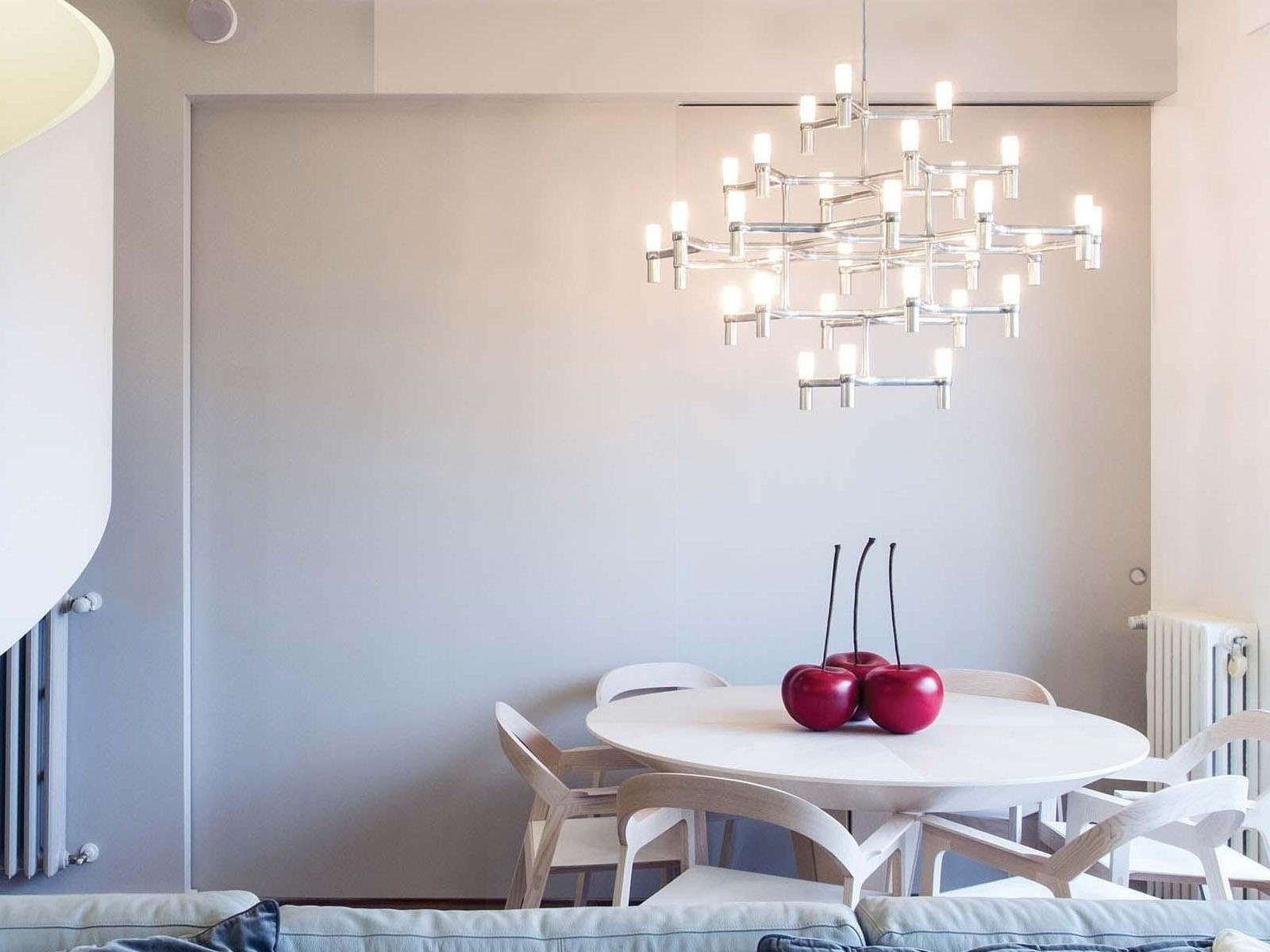 https://objectstorage.ap-seoul-1.oraclecloud.com/n/cnk6gaix2gpw/b/loqoqo-conv/o/nemo/crown-major-pendant-lamp-white/crown_major_white_nemo0001Livello_19.jpg