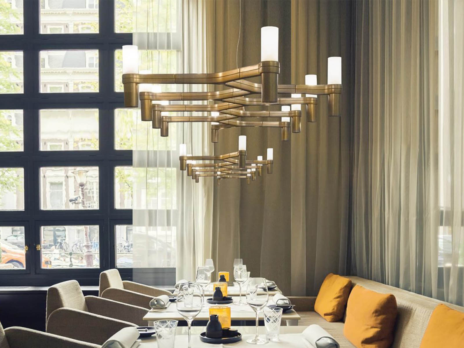 https://objectstorage.ap-seoul-1.oraclecloud.com/n/cnk6gaix2gpw/b/loqoqo-conv/o/nemo/crown-plana-linea-suspension-lamp/crown_plana_linea0000crownplanalineagold21280x1280.jpg