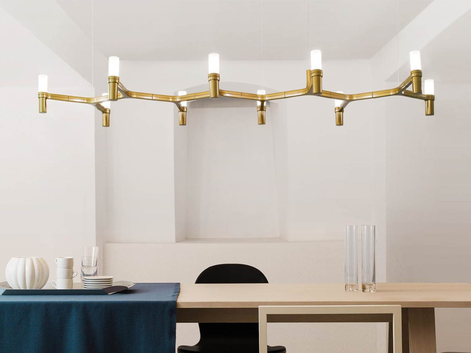 https://objectstorage.ap-seoul-1.oraclecloud.com/n/cnk6gaix2gpw/b/loqoqo-conv/o/nemo/crown-plana-linea-suspension-lamp/crown_plana_linea0001crownplanalineagold321280x1280.jpg
