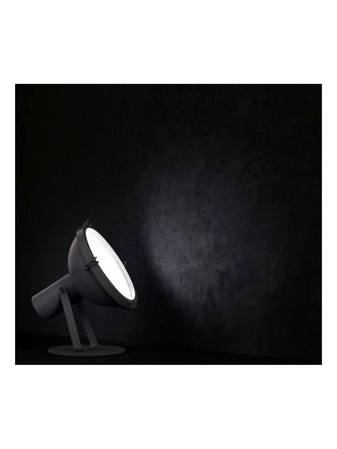 https://objectstorage.ap-seoul-1.oraclecloud.com/n/cnk6gaix2gpw/b/loqoqo-conv/o/nemo/projecteur-365-floor-lamp-night-blue/projecteur365-terra-nemo-02.jpg