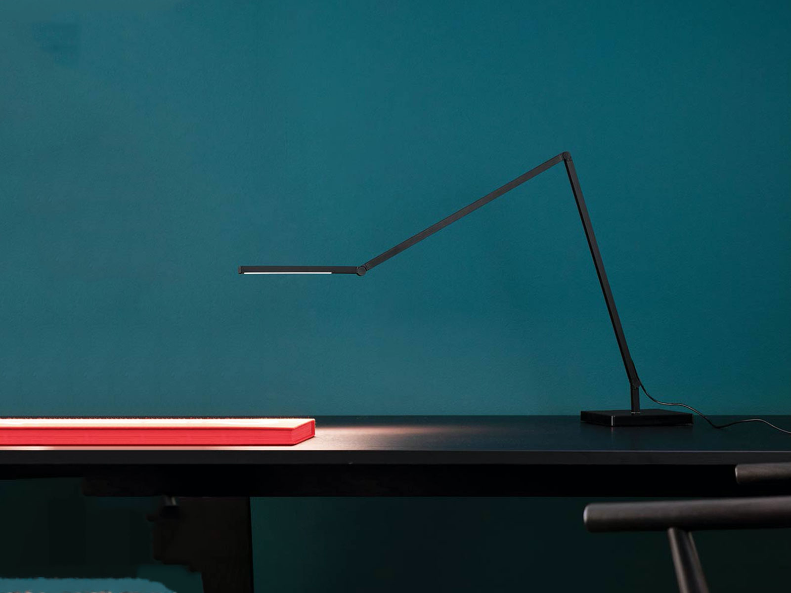 https://objectstorage.ap-seoul-1.oraclecloud.com/n/cnk6gaix2gpw/b/loqoqo-conv/o/nemo/untitled-linear-table-lamp/untitled-linear-ambient-2.jpg